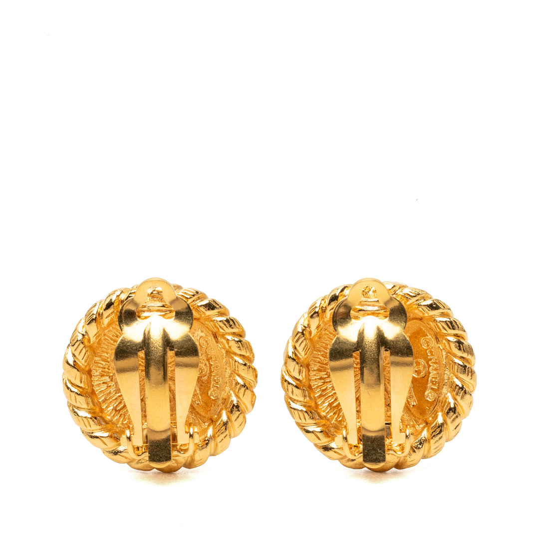 Chanel CC plaqué Rond À clip Boucles d'oreilles Doré – vue 2 – GABY PARIS