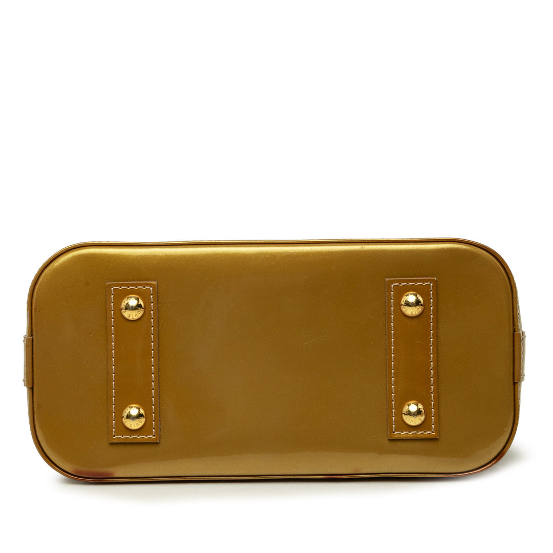 Louis Vuitton Alma BB Cuir verni Monogram Doré – vue 3 – GABY PARIS