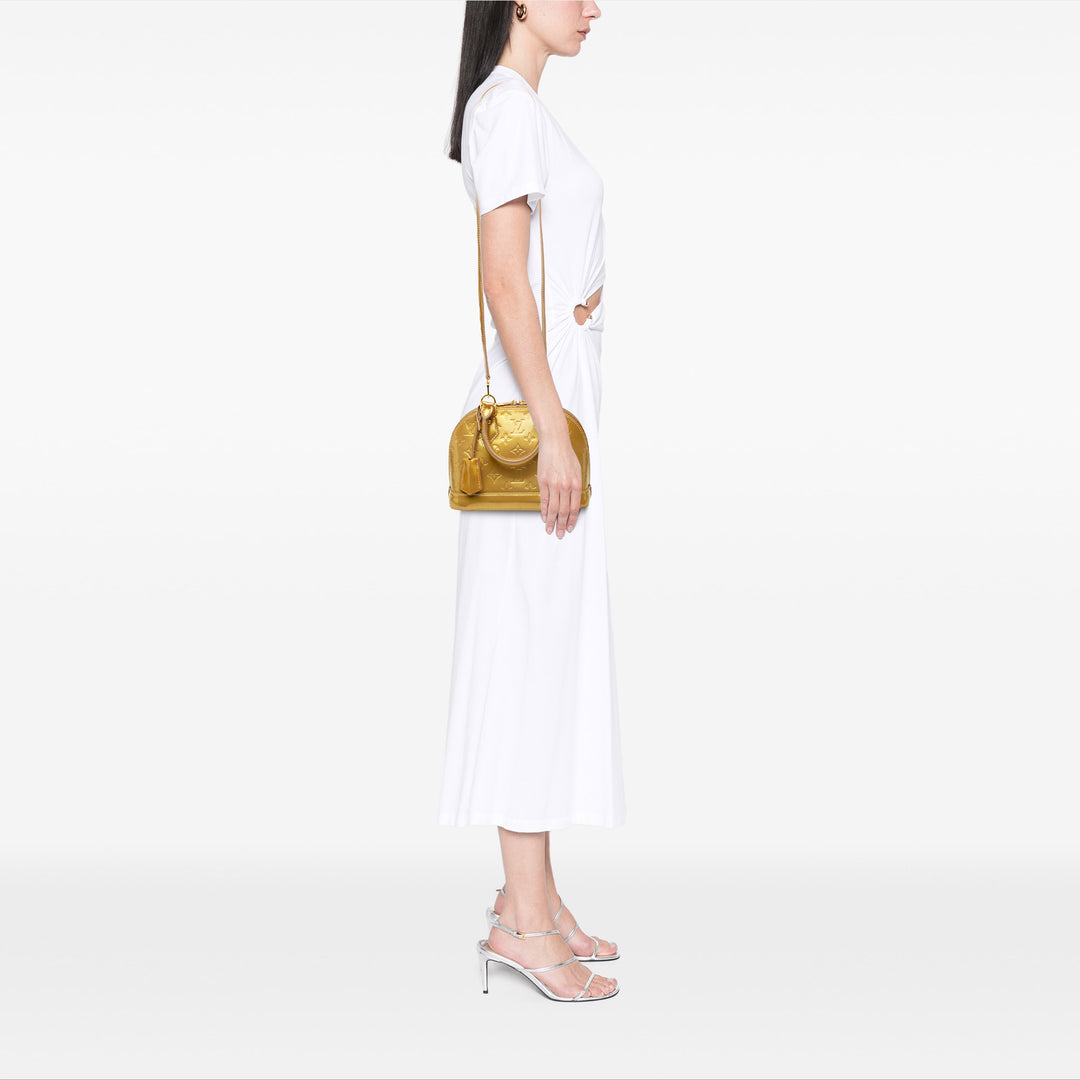 Louis Vuitton Alma BB Cuir verni Monogram Doré – vue 8 – GABY PARIS