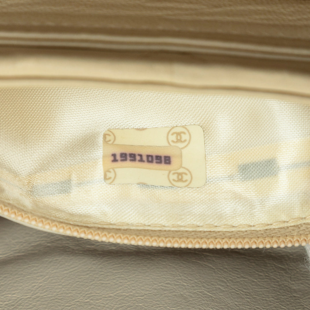 Chanel CC Matelassé Cuir d’agneau Pompon Chain Vanity