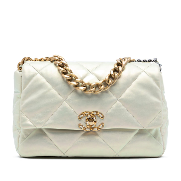 Chanel Large Iridescent Cuir d’agneau 19 à rabat