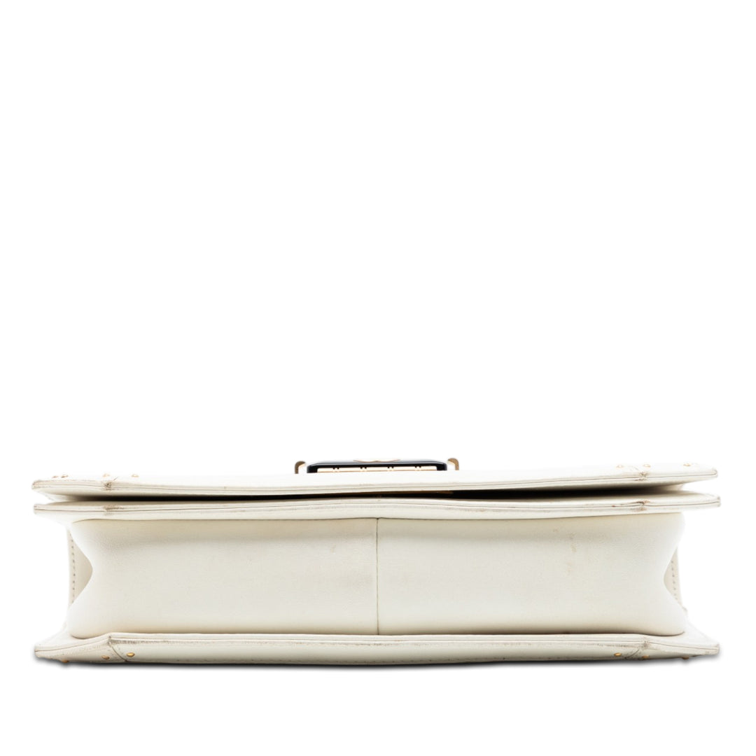 Chanel Medium Matelassé Cuir de veau Octagon CC Clasp à rabat
