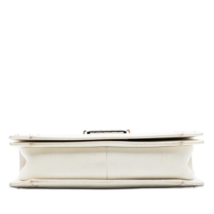 Chanel Medium Matelassé Cuir de veau Octagon CC Clasp à rabat