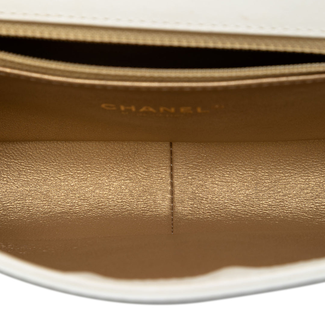 Chanel Medium Matelassé Cuir de veau Octagon CC Clasp à rabat