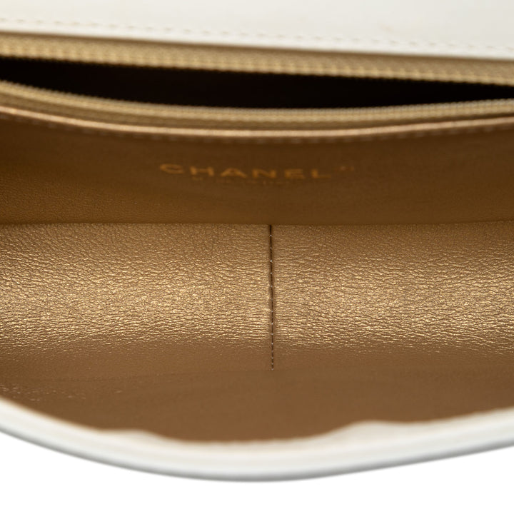 Chanel Medium Matelassé Cuir de veau Octagon CC Clasp à rabat