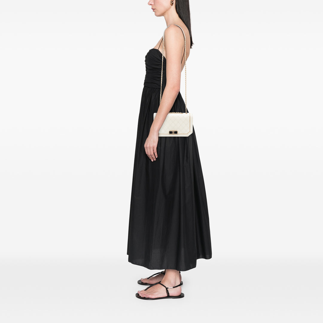 Chanel Medium Matelassé Cuir de veau Octagon CC Clasp à rabat