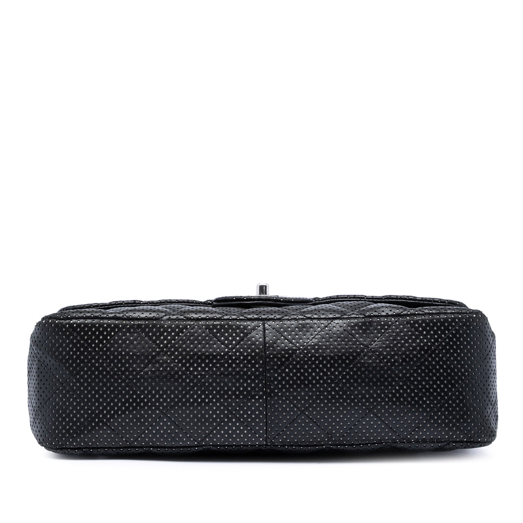 Chanel Jumbo Classic perforé Cuir d’agneau Simple rabat