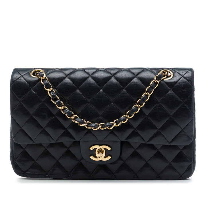 Chanel Sac porté épaule Classic Double rabat Moyen Cuir d'agneau Noir – vue principale – GABY PARIS