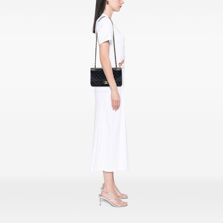 Chanel Sac porté épaule Classic Double rabat Moyen Cuir d'agneau Noir – vue 6 – GABY PARIS