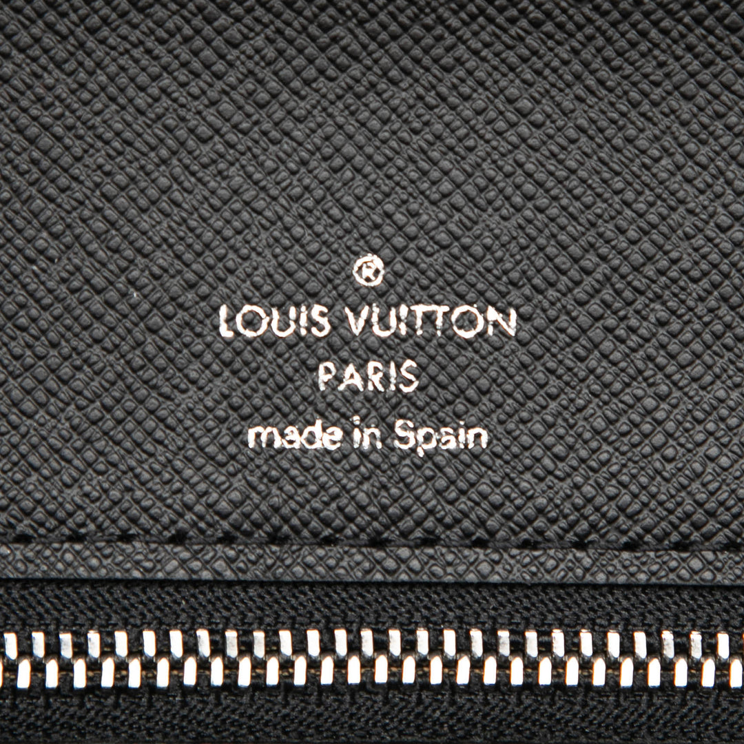 Louis Vuitton Taiga Selenga