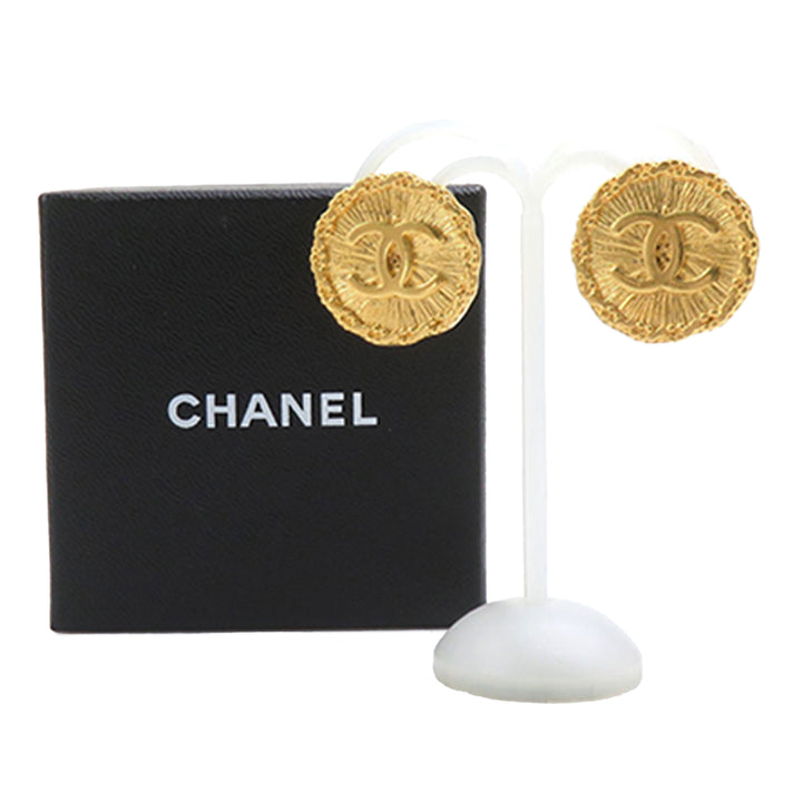 Chanel CC plaqué Sunburst Rond À clip Boucles d'oreilles Doré – vue 14 – GABY PARIS