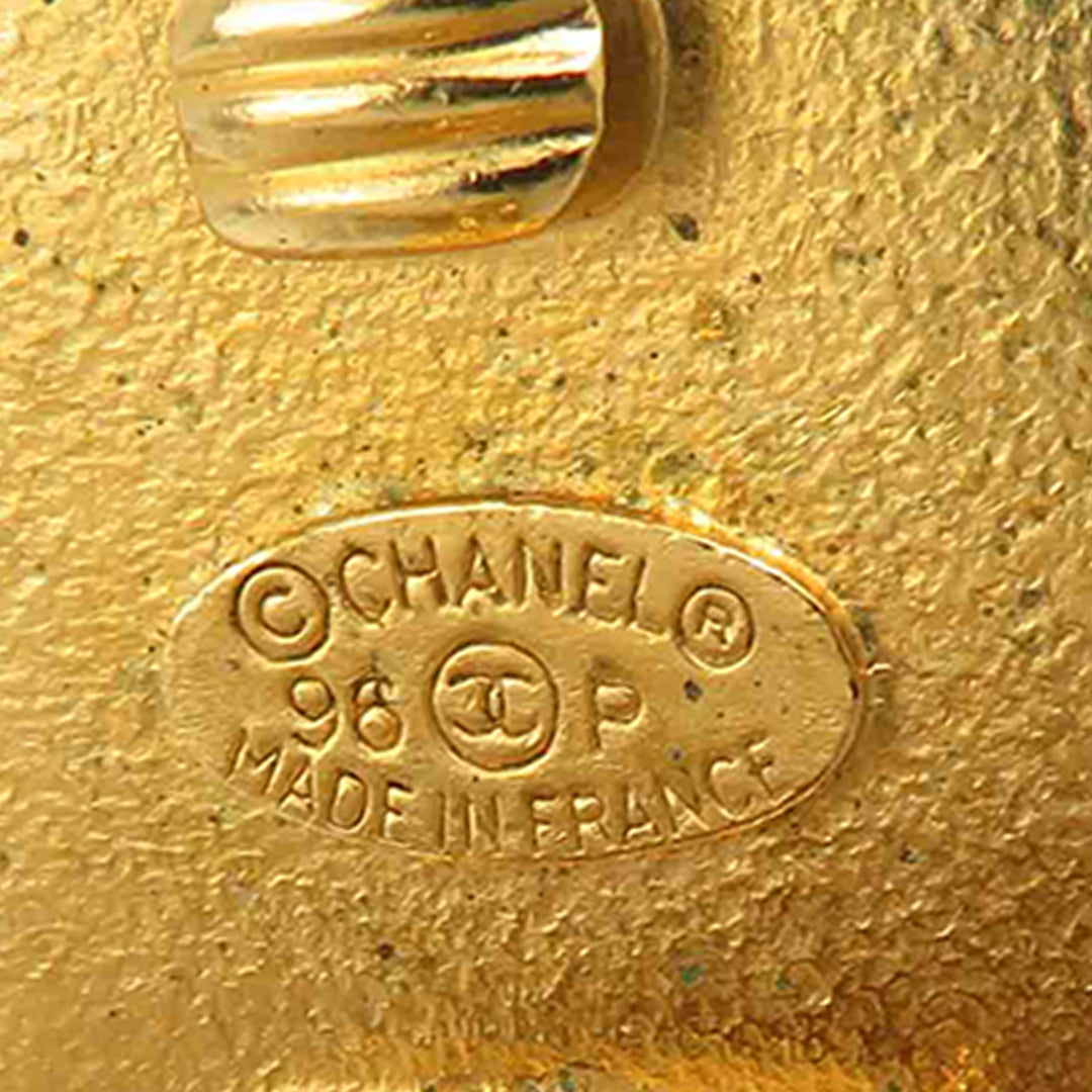 Chanel CC plaqué Sunburst Rond À clip Boucles d'oreilles Doré – vue 5 – GABY PARIS