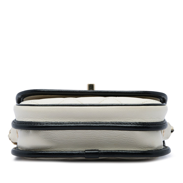 Chanel CC Bicolore Matelassé Messenger à rabat Mini Cuir caviar Blanc – vue 3 – GABY PARIS