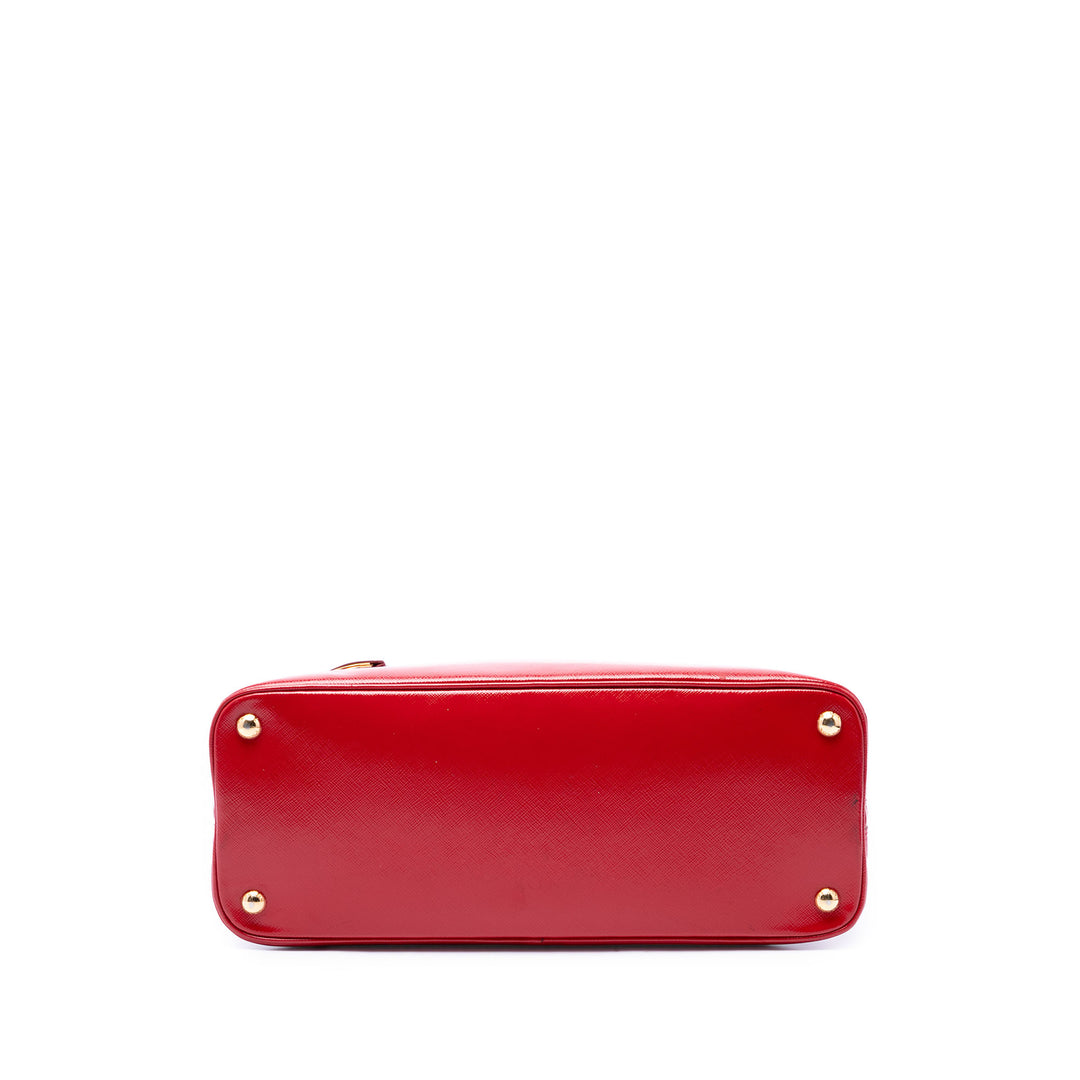 Prada Vernice Promenade Sac Moyen Saffiano Rouge – vue 3 – GABY PARIS
