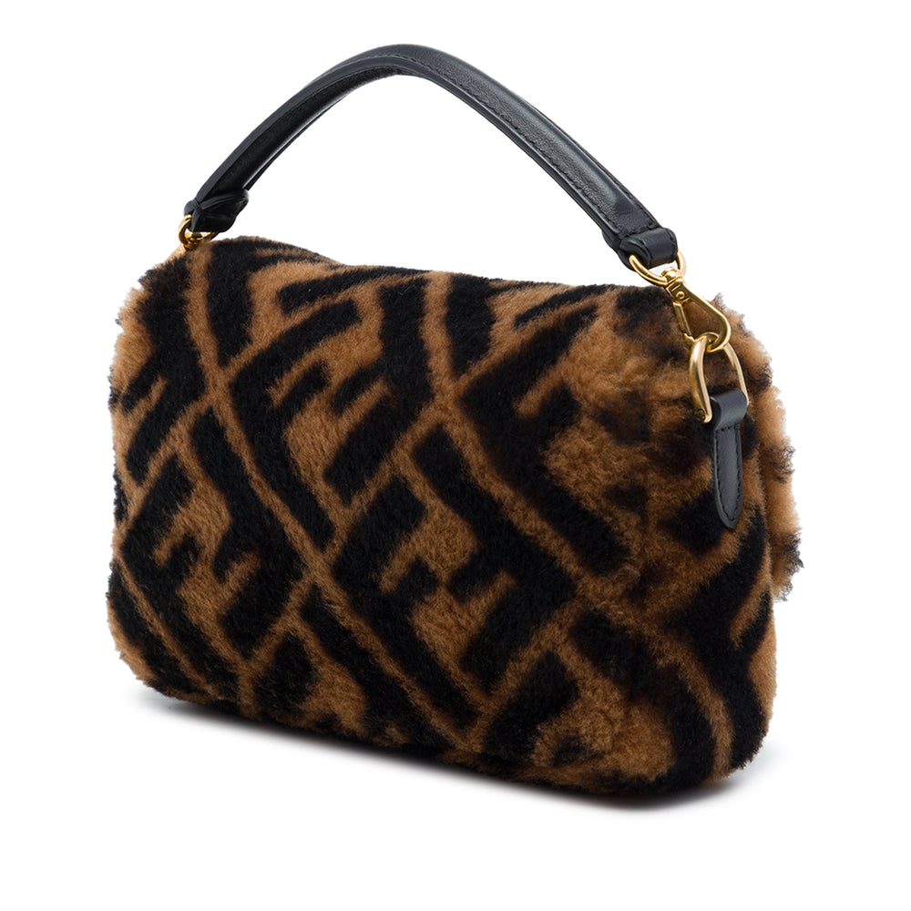 Fendi Zucca Shearling Baguette à chaîne Sac Mini Matière naturelle Marron – vue 2 – GABY PARIS