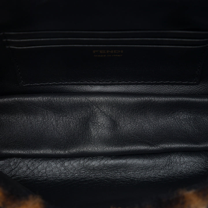 Fendi Sac à main Zucca Shearling Baguette Matière naturelle Mini Marron – vue 4 – GABY PARIS