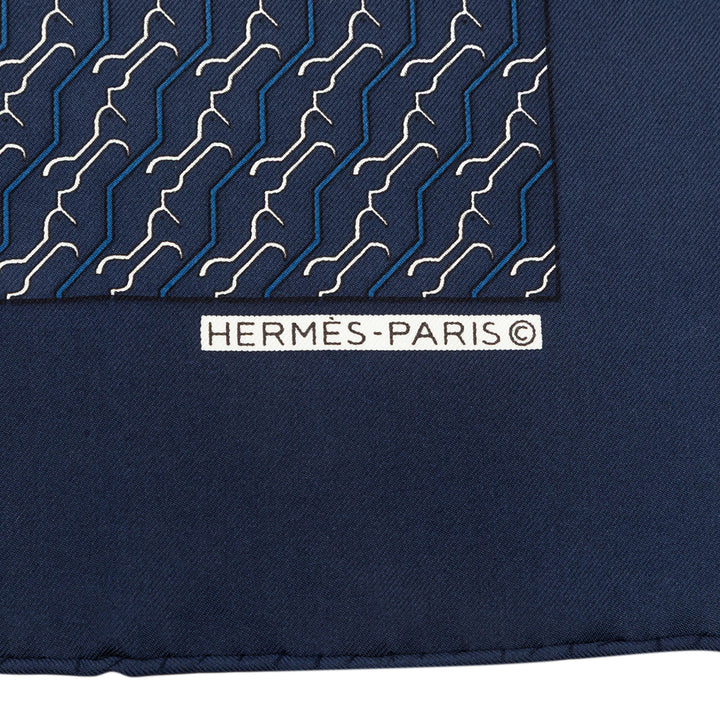 Hermès Imprimé Poche Carré Foulard Bleu – vue 2 – GABY PARIS