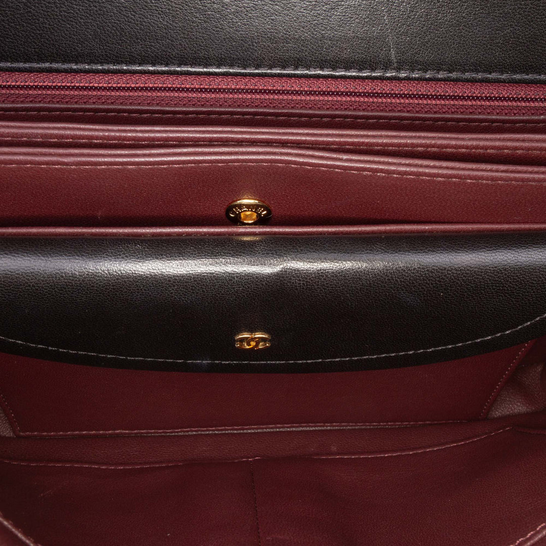 Chanel Diagonal Quilted Cuir d’agneau CC Signature Flap Noir – GABY PARIS Authentique