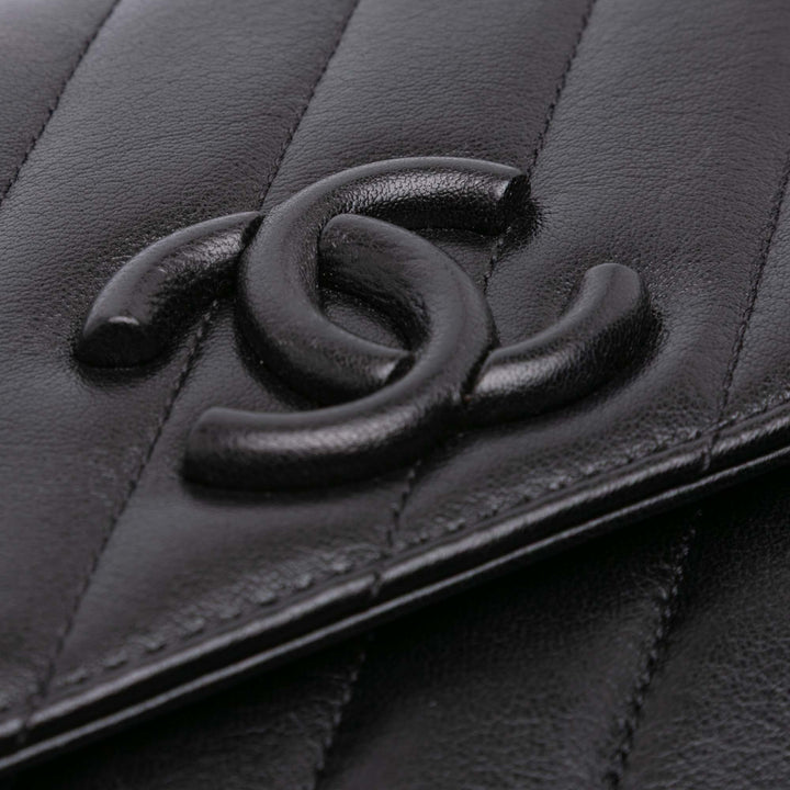 Chanel Diagonal Quilted Cuir d’agneau CC Signature Flap Noir – GABY PARIS Authentique
