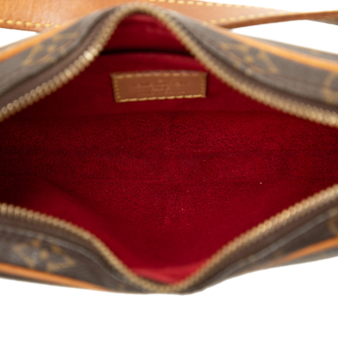 Louis Vuitton Croissant PM Monogram Marron – vue 4 – GABY PARIS