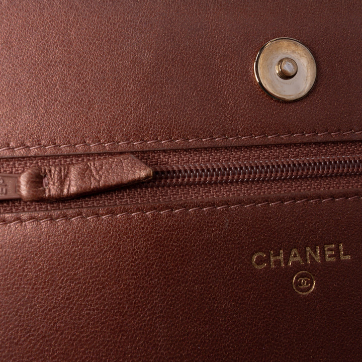 Chanel CC Quilted Métallisé Cuir d’agneau Enamel Wallet On Chain Marron – GABY PARIS Authentique