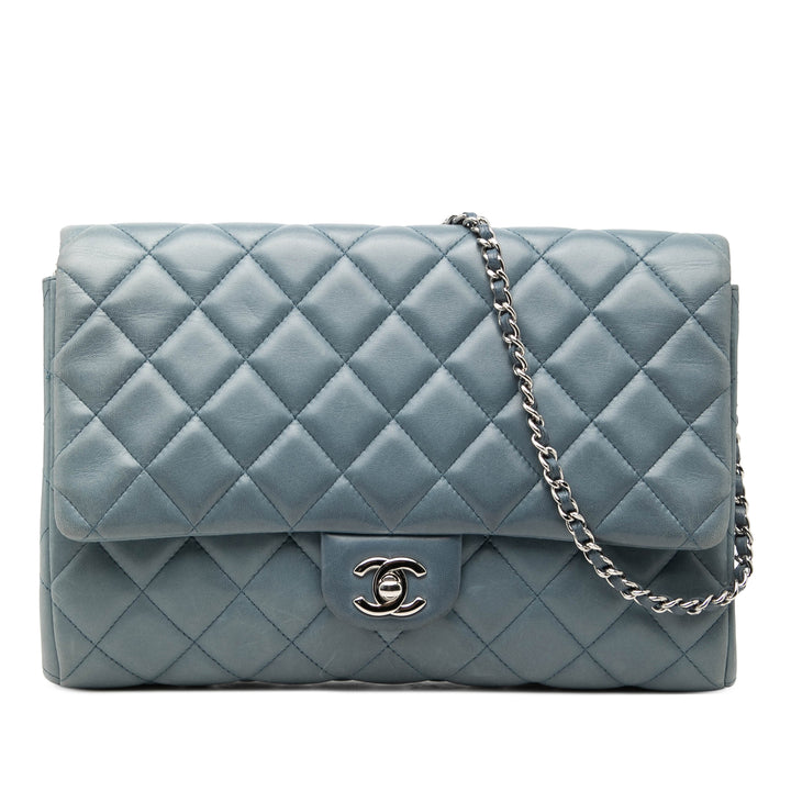Chanel CC Matelassé Cuir d’agneau à rabat Pochette avec chaîne