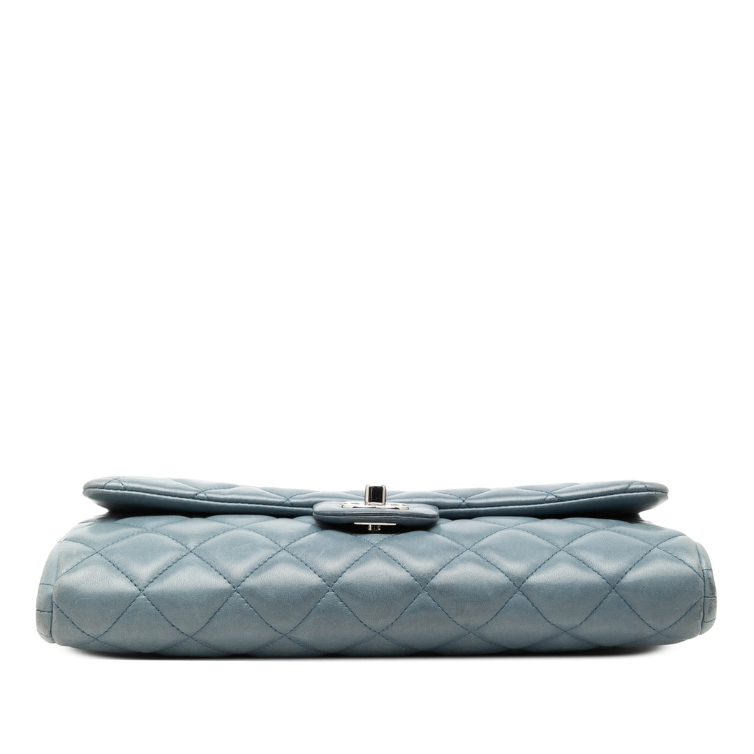 Chanel CC Matelassé Cuir d’agneau à rabat Pochette avec chaîne