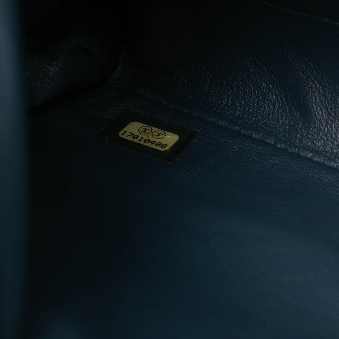 Chanel CC Matelassé Cuir d’agneau à rabat Pochette avec chaîne