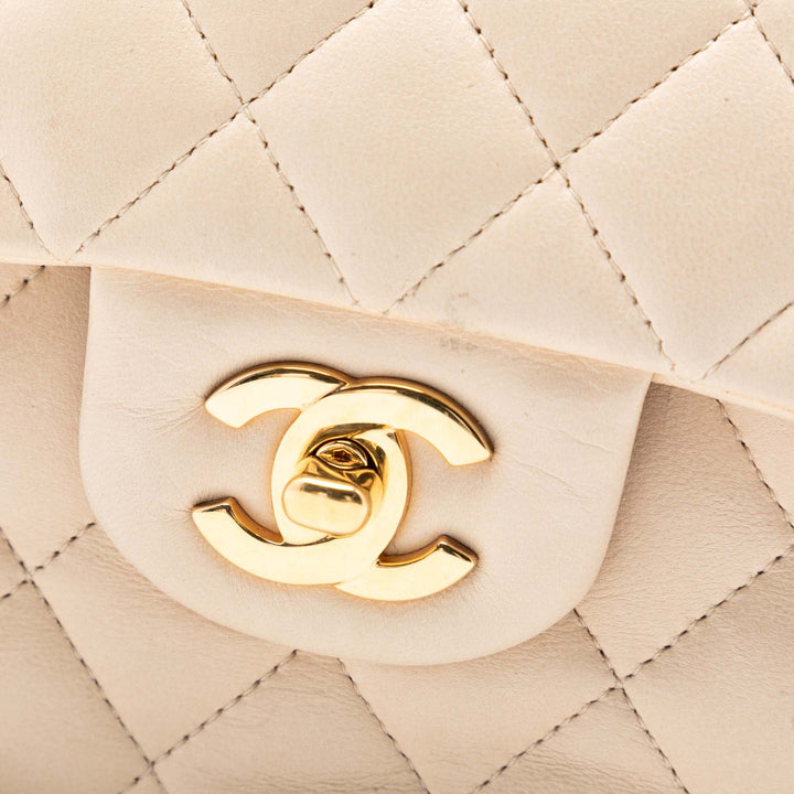 Chanel Medium Classic Cuir d’agneau Double rabat