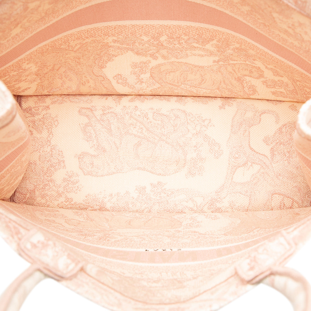 Dior Book Tote brodé Dioriviera De Jouy Grand Rose – vue 4 – GABY PARIS