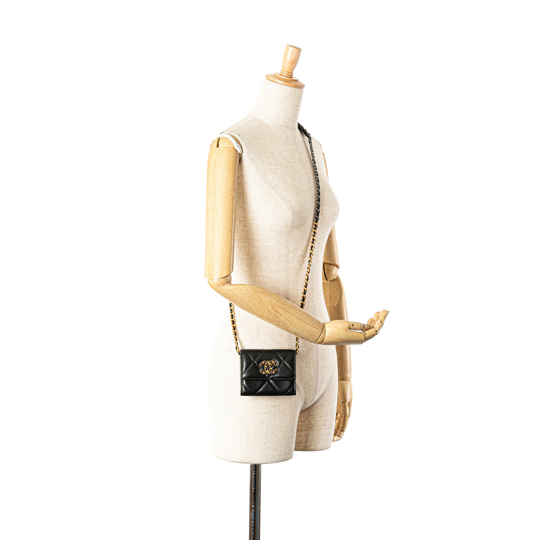 Chanel Matelassé Chanel 19 Porte-cartes avec chaîne Cuir d'agneau