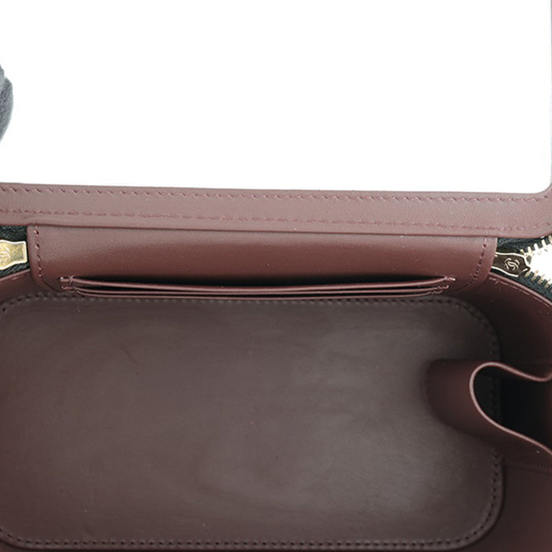 Chanel Matelassé Vanity avec chaîne Petit Cuir caviar Noir
