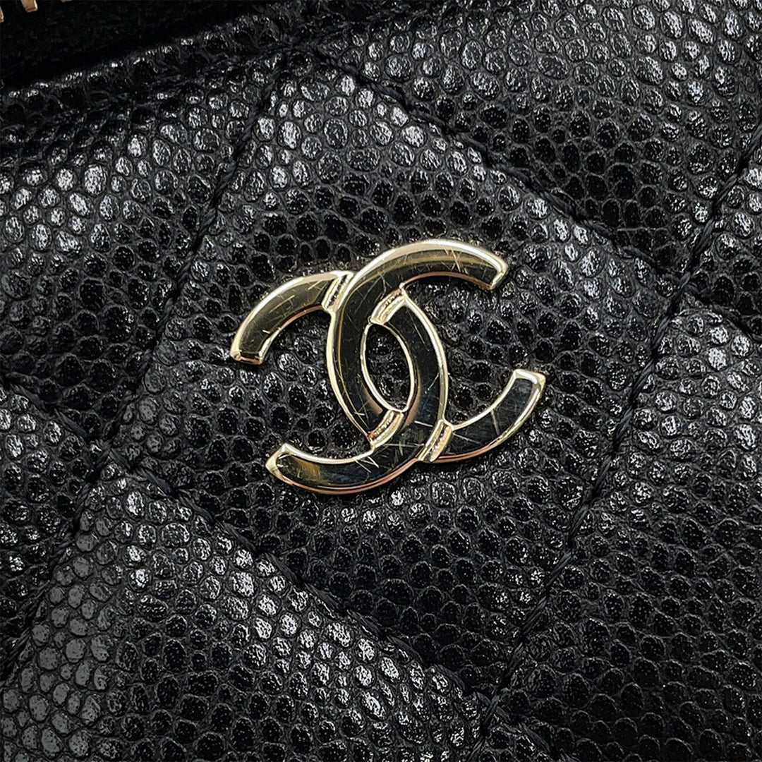 Chanel Matelassé Vanity avec chaîne Petit Cuir caviar Noir