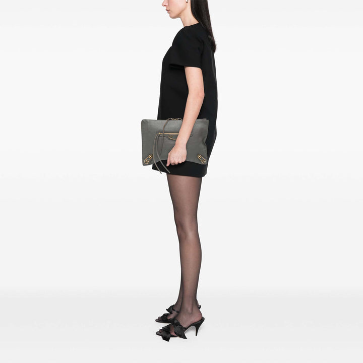 Balenciaga Cuir d’agneau Motocross Métallisé Edge Flat Pochette Gris – GABY PARIS Authentique