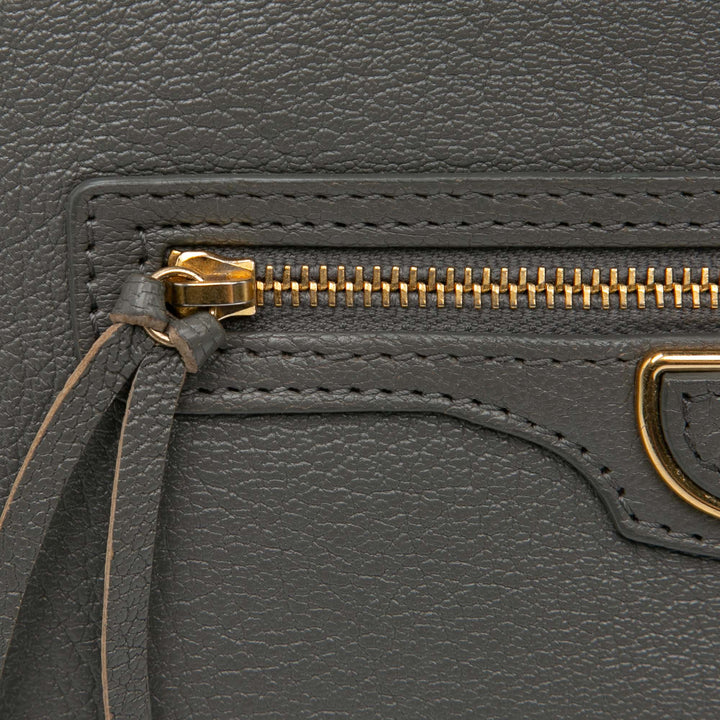 Balenciaga Cuir d’agneau Motocross Métallisé Edge Flat Pochette Gris – GABY PARIS Authentique