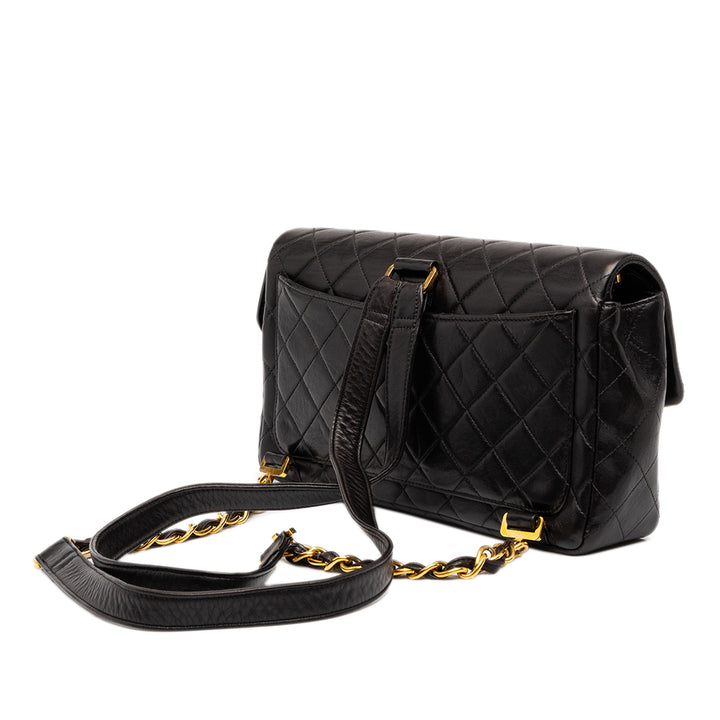 Chanel Matelassé à rabat Sac à dos Moyen Cuir d'agneau Noir
