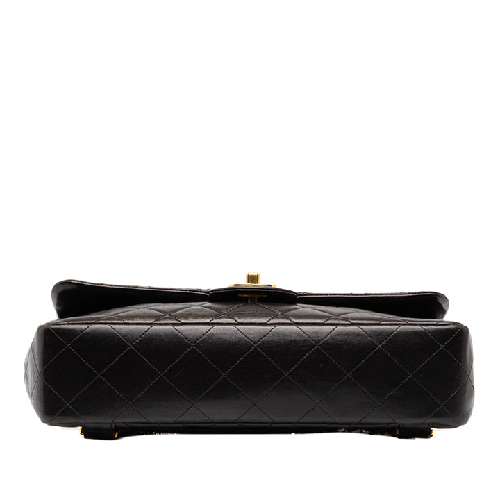 Chanel Matelassé à rabat Sac à dos Moyen Cuir d'agneau Noir