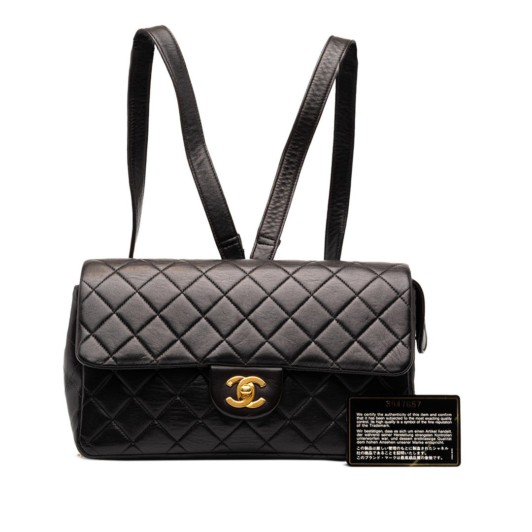 Chanel Matelassé à rabat Sac à dos Moyen Cuir d'agneau Noir