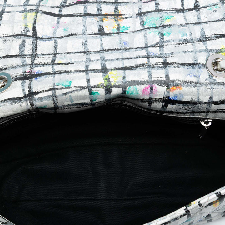 Chanel Medium Cuir de veau Hand Painted Graffiti à rabat