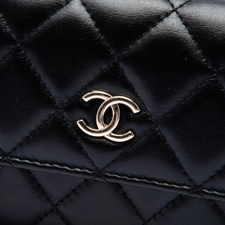 Chanel Matelassé Perles Pochette avec chaîne Maxi Cuir d'agneau