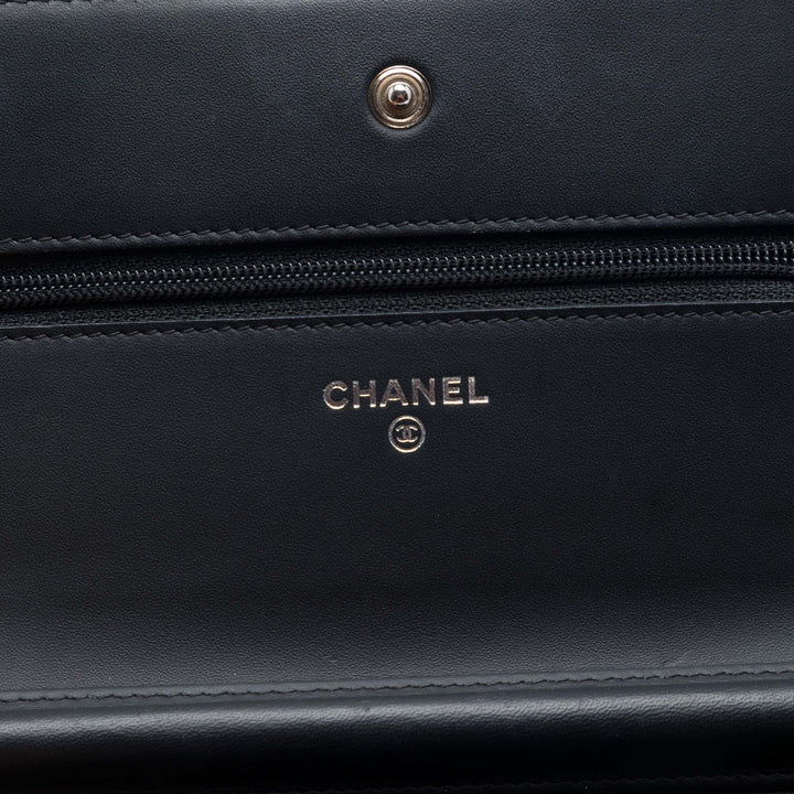 Chanel CC Matelassé Cuir verni Wallet on Chain