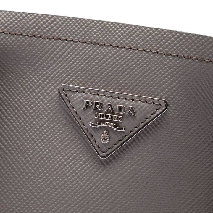 Prada Double Poignée Sac Moyen Saffiano Gris – vue 5 – GABY PARIS