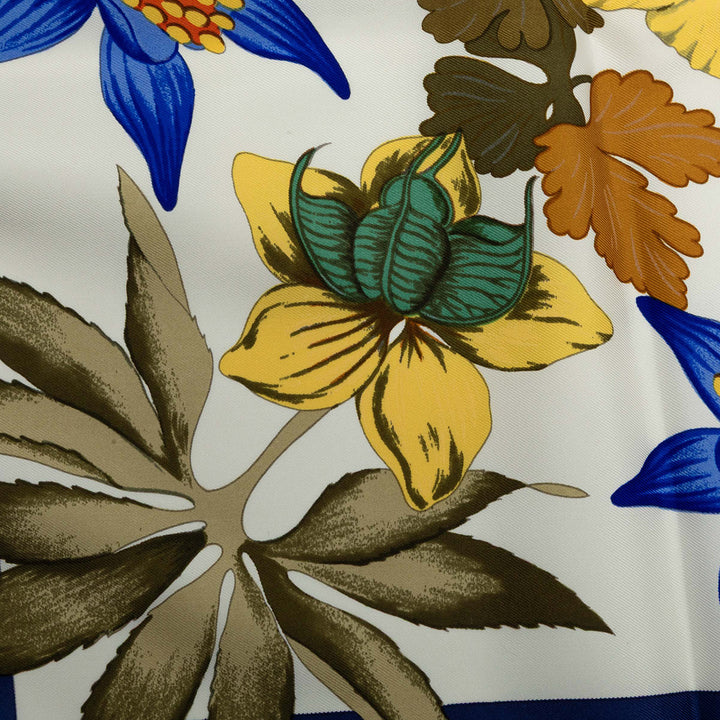 Hermès Fleurs D Hellade Foulard 90 Blanc – vue 3 – GABY PARIS