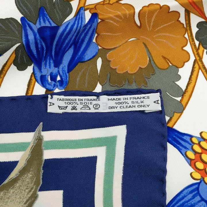 Hermès Fleurs D Hellade Foulard 90 Blanc – vue 5 – GABY PARIS
