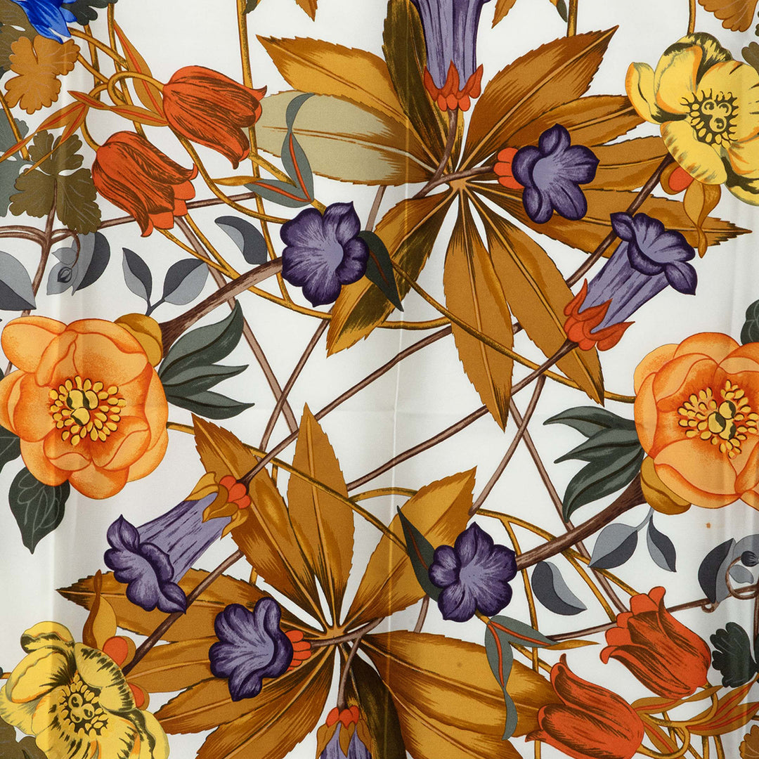 Hermès Fleurs D Hellade Foulard 90 Blanc – vue 7 – GABY PARIS