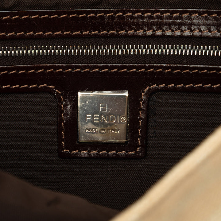 Fendi Zucca Baguette Beige – vue 5 – GABY PARIS