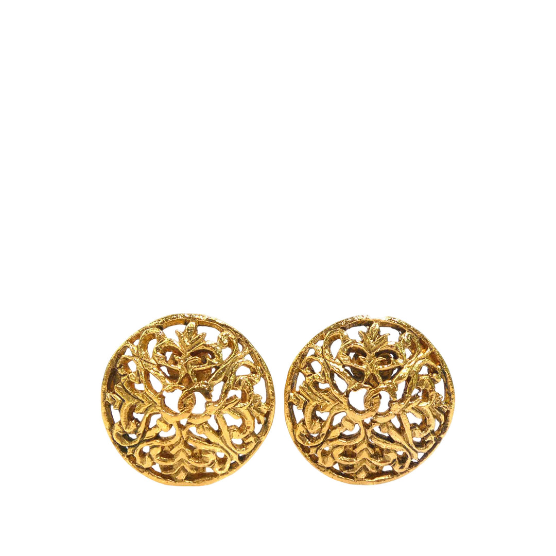 Chanel CC plaqué Filigree Rond À clip Boucles d'oreilles Doré – vue principale – GABY PARIS