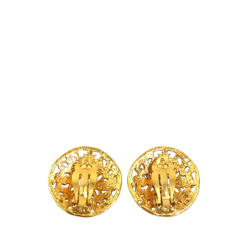 Chanel CC plaqué Filigree Rond À clip Boucles d'oreilles Doré – vue 2 – GABY PARIS