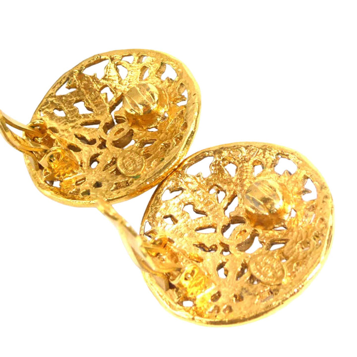 Chanel CC plaqué Filigree Rond À clip Boucles d'oreilles Doré – vue 7 – GABY PARIS