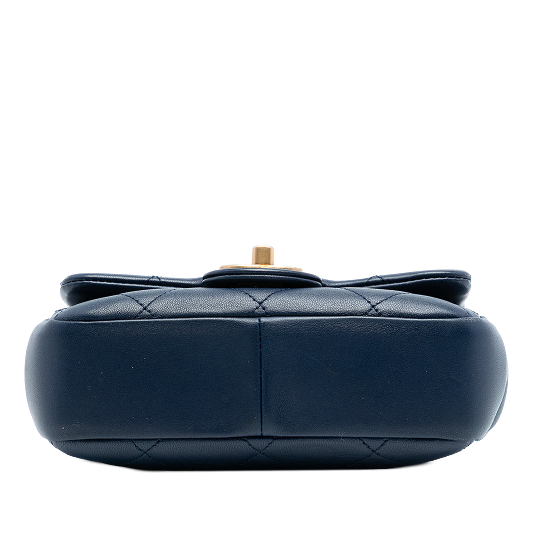 Chanel Mini Matelassé Cuir d’agneau In The Loop à rabat – GABY PARIS Authentique